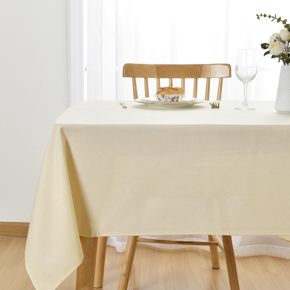 JIUZHEN Faux Linen Rectangle Tablecloth, Wrinkle Stain Resistant Farmhouse Textured Table Cloth Decorative Fabric for Kitchen, Dining, Party, Wedding,Outdoor Use,90 x 132 Inch,Beige