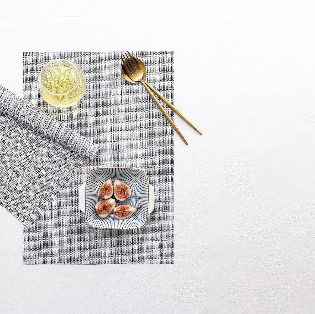 LEXMORE Placemats Set of 4 Vinyl/Plastic Woven Place Mats for Kitchen Table Indoor/Outdoor Washable Placemat Wipeable Dining Table Mats(Gray)