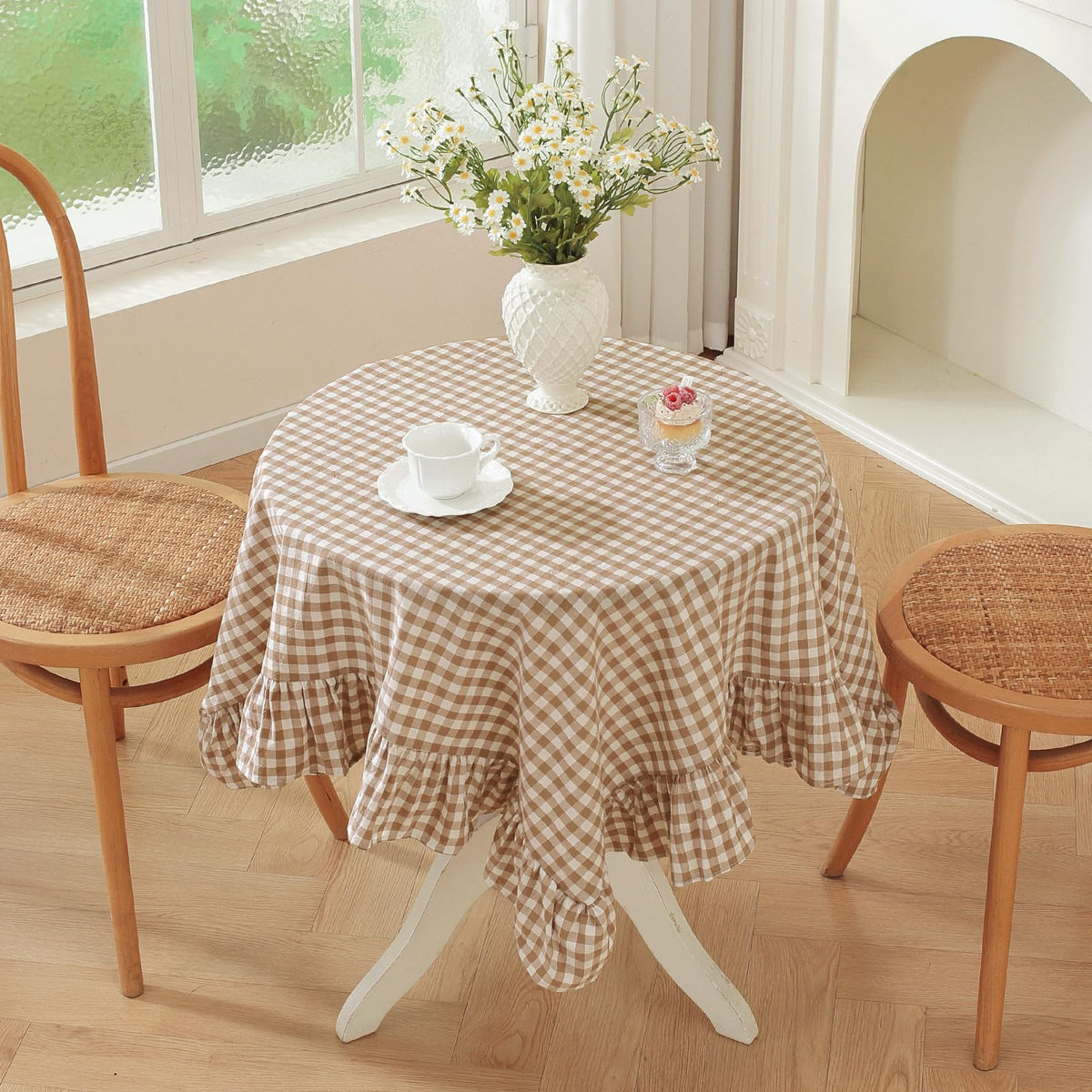 Wolkemer Black and White Gingham Ruffled Oval Tablecloth, 60x84 Inch