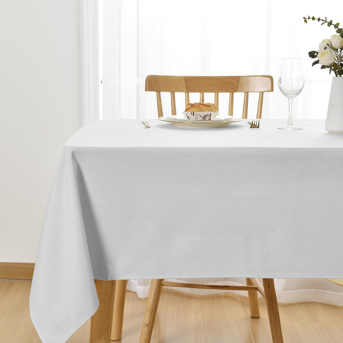 JIUZHEN Faux Linen Rectangle Tablecloth, Wrinkle Stain Resistant Farmhouse Textured Table Cloth Decorative Fabric for Kitchen, Dining, Party, Wedding,Outdoor Use,90 x 132 Inch,Beige